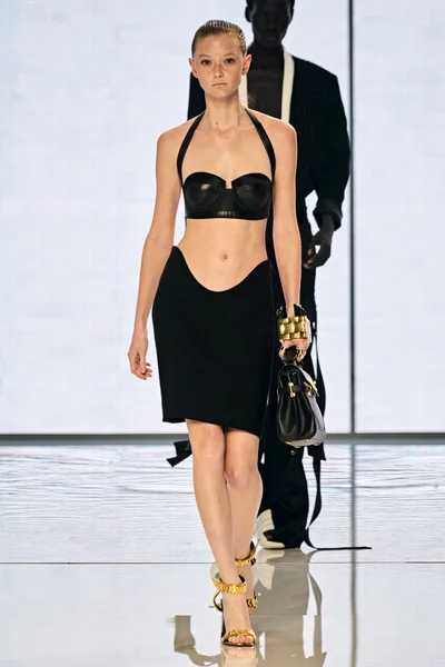 Look 10